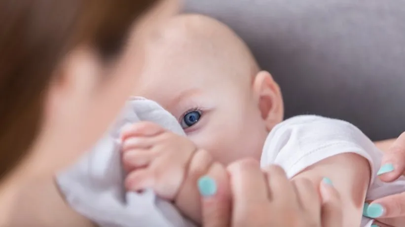 Anne ve bebek arasındaki iletişimin en büyük parçası: emzirme!