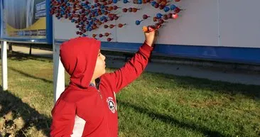 Çocuklar için billboardlara şeker konuldu