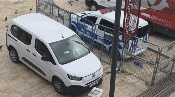 bahcelievlerde-kiskanclik-krizi-can-aldi-hic-tanimadigi-adama-bicakla-saldirdi-1777880070757.jpg