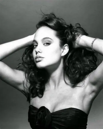Angelina Jolie’nin bilinmeyen fotoğrafları