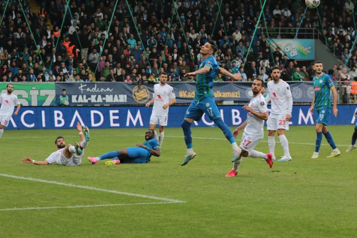 son-dakika-haberi-rizespor-super-lige-geri-dondu-samsunsporun-ardindan-bir-karadeniz-ekibi-daha-1684681010486.jpg