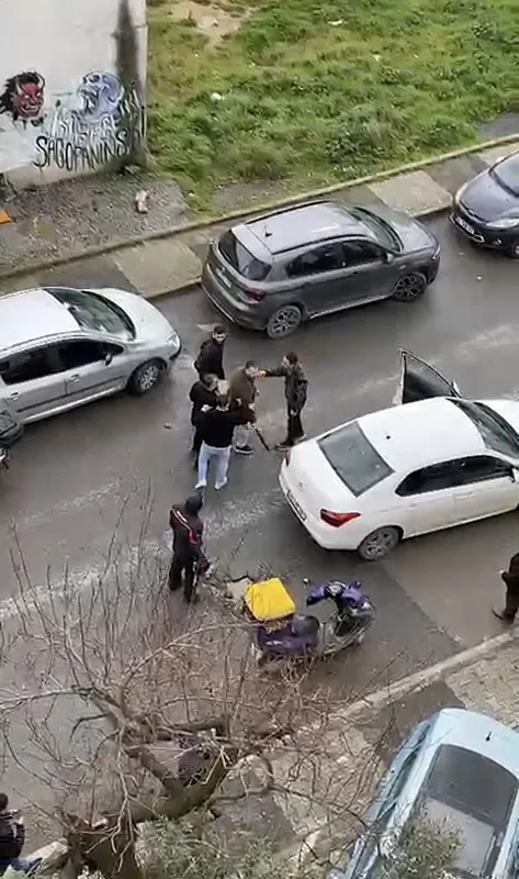 atasehirde-trafik-kavgasi-sopalarla-darbettiler-1-kisi-yaralandi-1772295447069.jpg