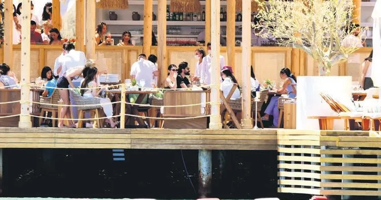 Aşıkların tatil pozu