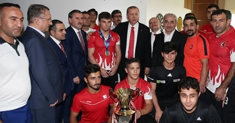 Cumhurbaşkanı Erdoğan’dan Çaykur Rizespor Kulübü’ne ziyaret!