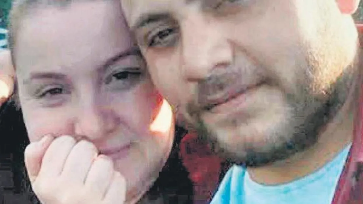 Annesini döven üvey babasını öldürdü