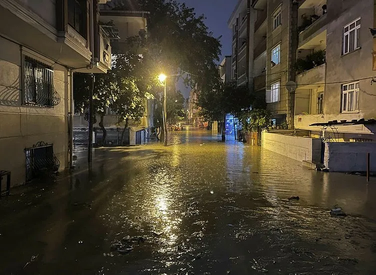 Son dakika: Meteoroloji'den İstanbul ve 6 il için turuncu, 15 ile sarı kodlu uyarı! Esenyurt'ta kuvvetli sağanak su baskınlarına neden oldu