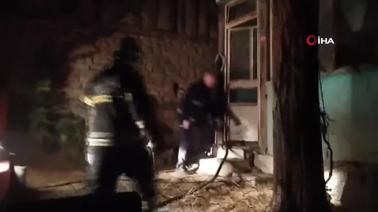 Kütahya’da ahşap ev yangını