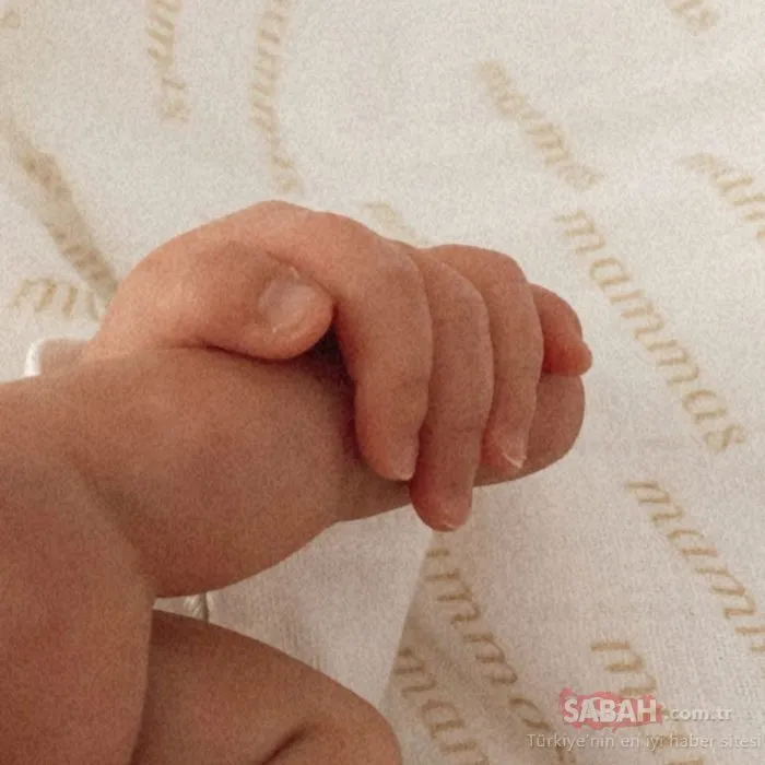 İşte Elif Özüm bebek! Merve Özbey kızı Elif Özüm’ü ilk kez paylaştı sosyal medyada ’Resmen eşini doğurmuşsun’ yorumları yağdı!