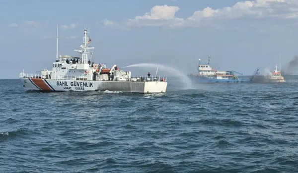 karadenizde-nefes-kesen-tatbikat-denizde-yangin-alarmi-yaralilar-helikopterle-kurtarildi-1790166828889.jpg