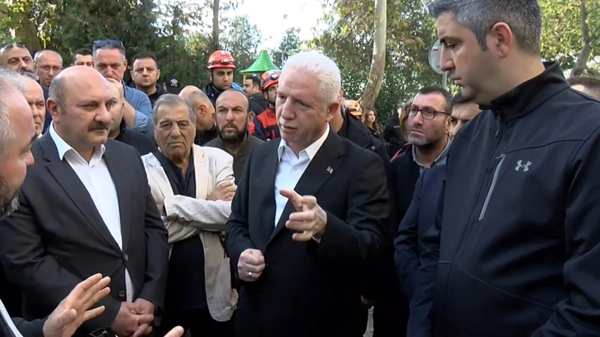 Vali Gül Kartal’da kolonlarındaki çatlaklar nedeniyle tahliye edilen binada inceleme yaptı Vali Gül Kartal’da kolonlarındaki çatlaklar nedeniyle tahliye edilen binada inceleme yaptı