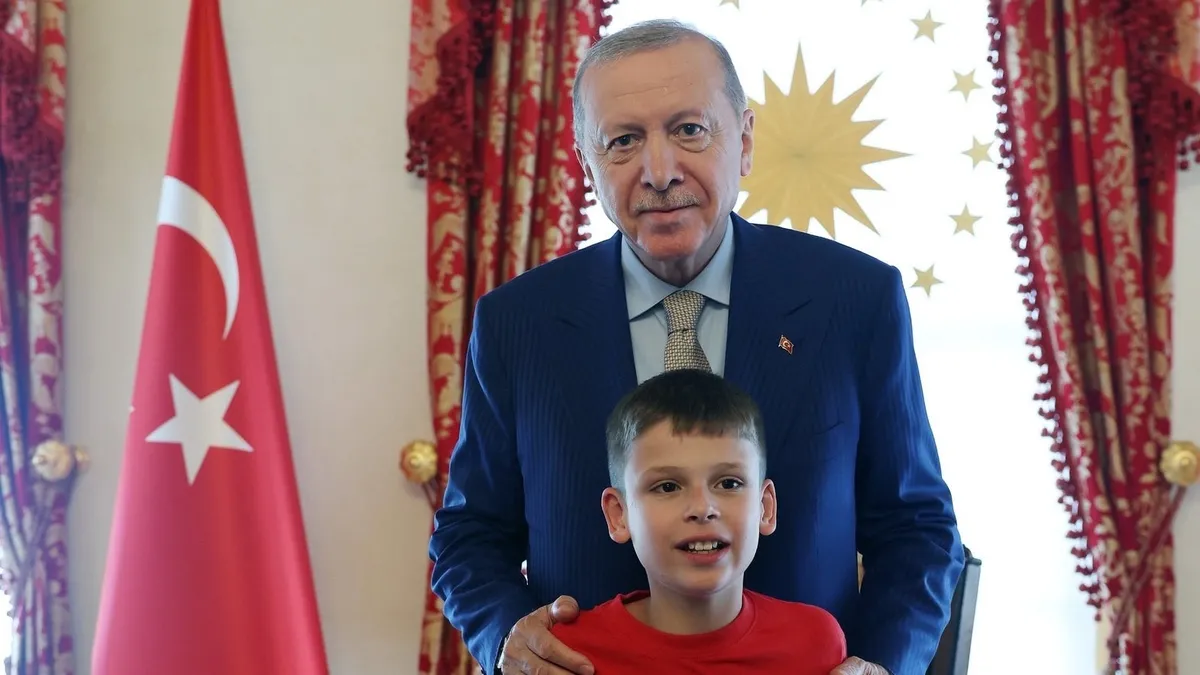 Başkan Erdoğan, minik kahraman Joshua Harris'i kabul etti! haber görseli