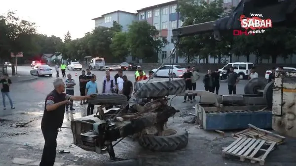 Gaziantep'te traktör ile servis minibüsü çarpıştı: 1 ölü, 1 yaralı | Video