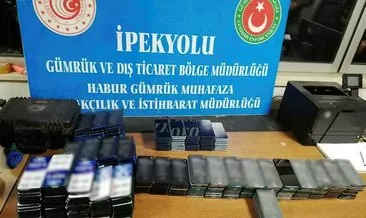 Irak’tan Türkiye’ye gelen TIR’da 669 cep telefonu ele geçirildi!  Piyasa değeri 1 milyon 800 bin lira...