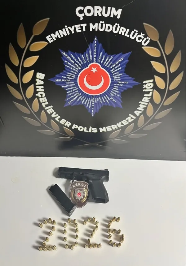 aranan-6-kisi-yakalandi-cok-sayida-silah-ve-kacak-urun-ele-gecirildi-1767365530402.jpg