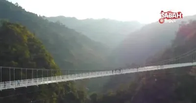 Dünyanın en uzun cam köprüsü Vietnam’da açıldı | Video