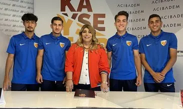 Kayserispor’dan 4 futbolcusuna profesyonel sözleşme!