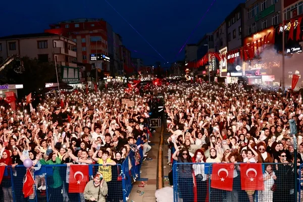 sultanbeylide-kanseri-yenen-zeyd-icin-binlerce-balon-gokyuzune-birakildi-1779286076690.jpg
