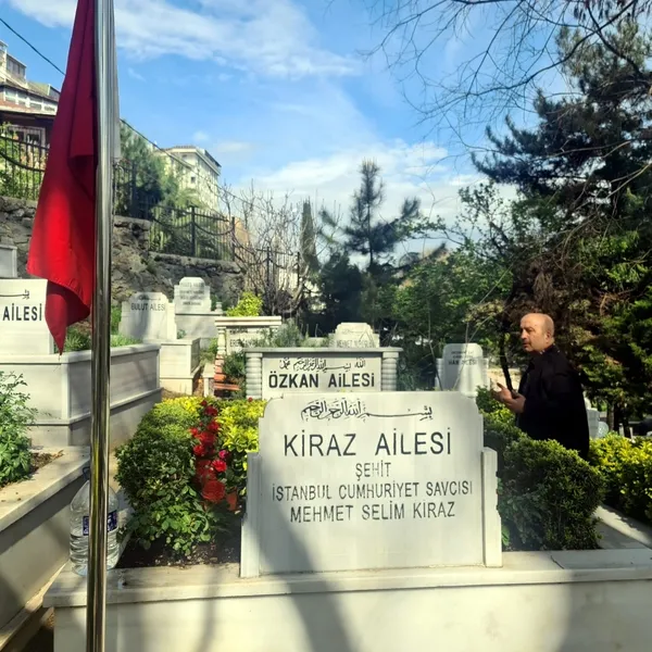 sehit-savci-mehmet-selim-kirazin-olumunun-10-yil-donumunde-sevenleri-tarafindan-anildi-1743430949753.jpg