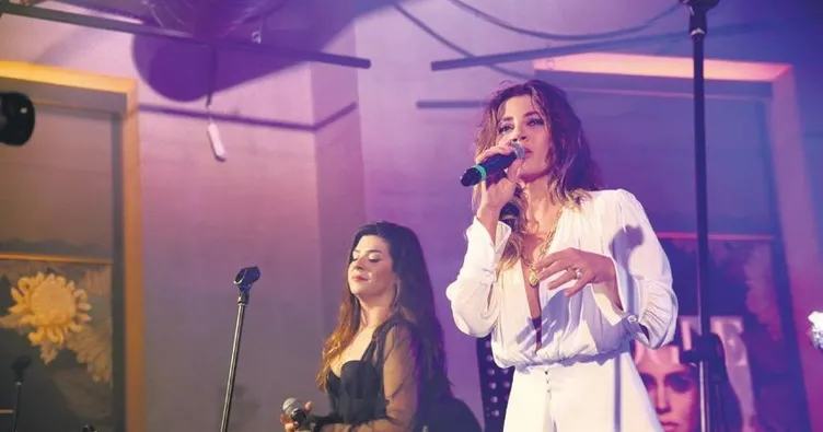 Tek şarkılık performansı alkış aldı