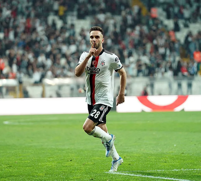 kenan-karaman-besiktasta-forma-giydigim-icin-cok-gururluyum-1672922263046.jpg