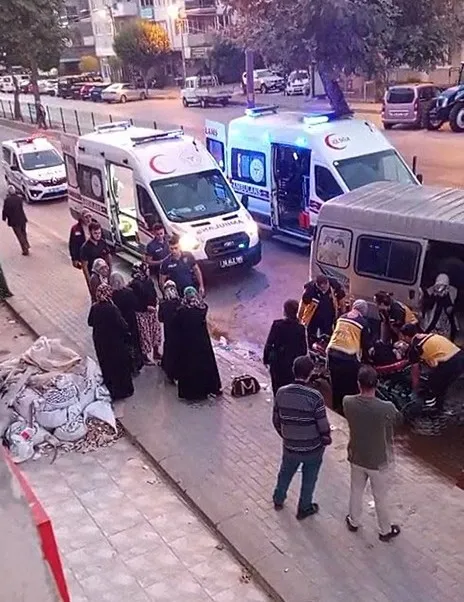 bursada-tarim-iscilerini-tasiyan-minibus-traktore-carpti-10-yarali-1789233022710.jpg Bursa'da tarım işçilerini taşıyan minibüs traktöre çarptı: 10 yaralı