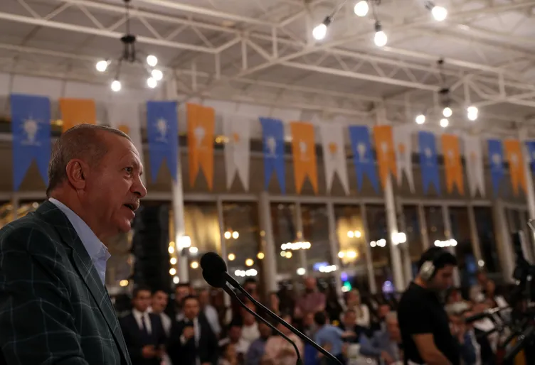 Başkan Erdoğan'a Rize ve Trabzon'da vatandaşlardan yoğun ilgi