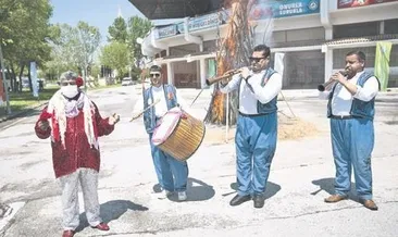 Ağızlarda korona kalplerde Kakava