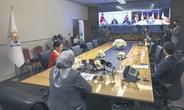 Siyasi partiler bayramlaştı