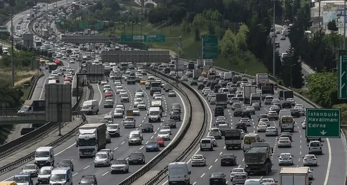 bakan-yerlikaya-yeni-trafik-kanunu-1-ocakta-yururluge-girecek-1761048872185.jpg Son dakika | Ehliyet alımı değişiyor mu? Bakan Yerlikaya'dan sürücü kursları açıklaması! Trafikte yeni dönem başlıyor