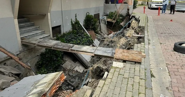 Yer İstanbul: Kaldırım çöktü 4 katlı bina boşaltıldı!