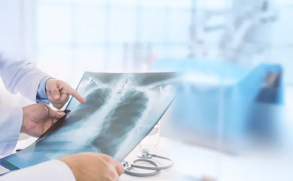ABD'de şaşkına çeviren olay! Göğüs ağrısı ve nefes darlığı sebebiyle doktora gitti: Kalbinden çimento çıktı