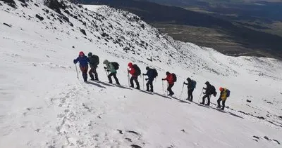 9 Rus dağcı, Ağrı Dağı’nda kar ve tipiye rağmen 4 bin 800 metreye ulaştı
