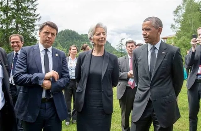 G7 zirvesinde liderler bir arada