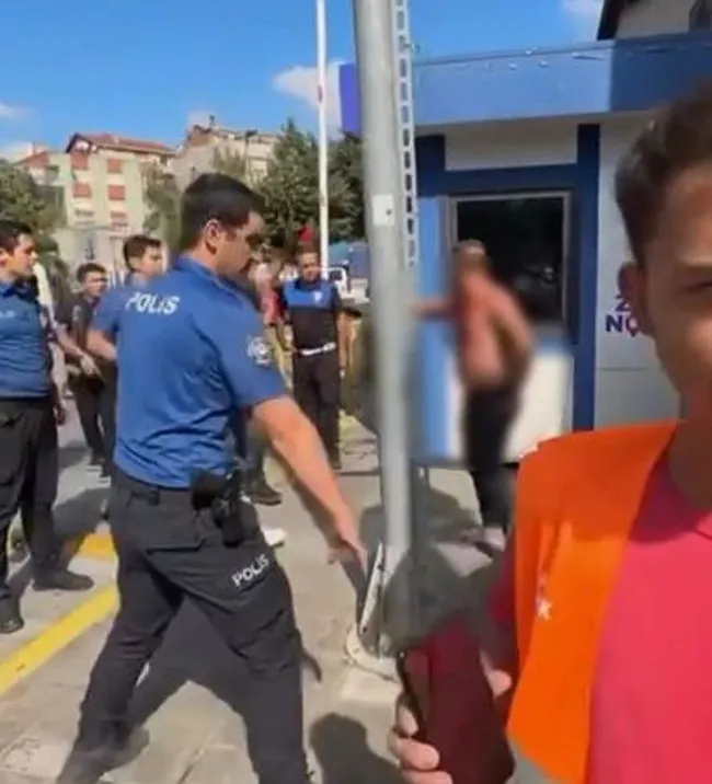 kendini-kilitledigi-kamyonette-yaraladi-bicakla-polislerin-uzerine-yurudu-1788379932619.jpeg