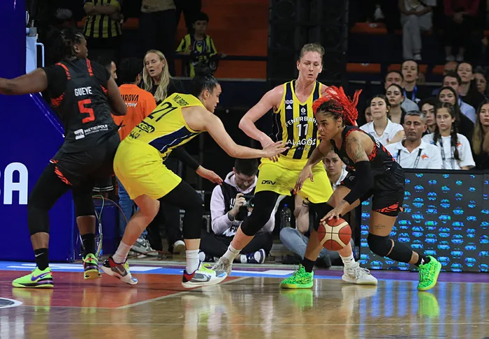 son-dakika-haberi-fenerbahce-alagoz-avrupa-sampiyonu-kanarya-ust-uste-ikinci-kez-en-buyuk-oldu-1713118589700.jpeg
