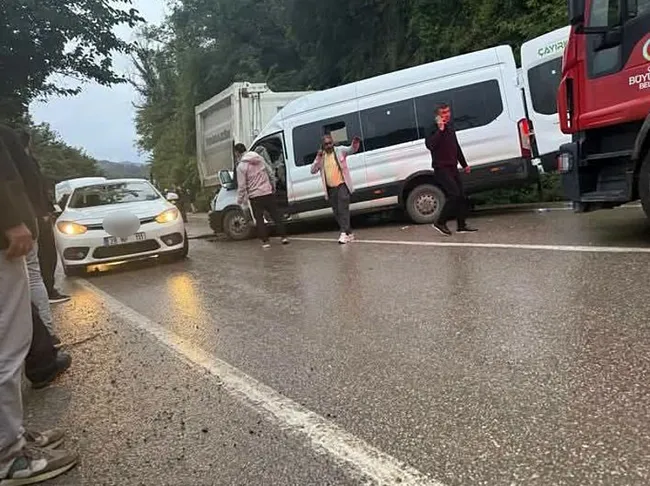 orduda-yolcu-minibusu-kamyona-carpti-1-olu-23-yarali-1792181036705.jpg