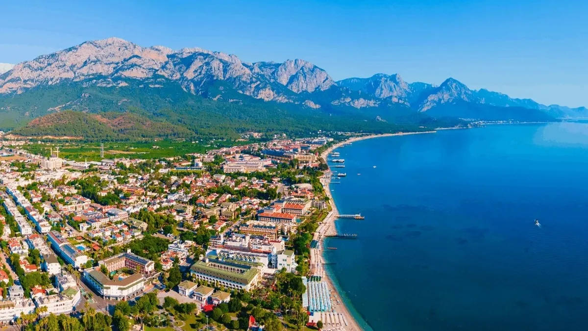 Antalya'da 10 Milyar TL'lik Hazine Arazisi Vurgunu: Aralarında Kamu Görevlilerinin de Bulunduğu 27 Kişi Gözaltında