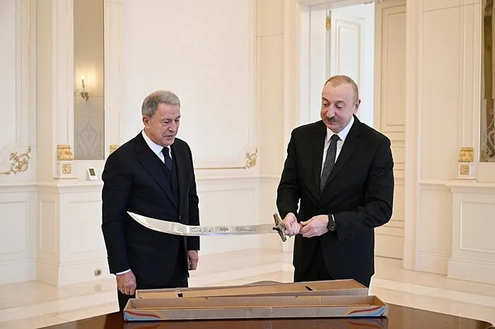 Azerbaycan Cumhurbaşkanı Aliyev  eski Milli Savunma Bakanı Akar’la görüştü