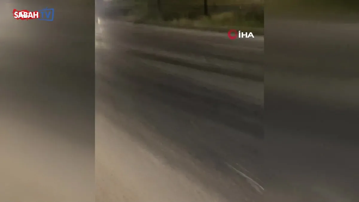 Islak yolda motosikletiyle düştü: Kayda aldığı sırada kadrajına başka bir kaza girdi videosunu izle Islak yolda motosikletiyle düştü: Kayda aldığı sırada kadrajına başka bir kaza girdi videosunu izle