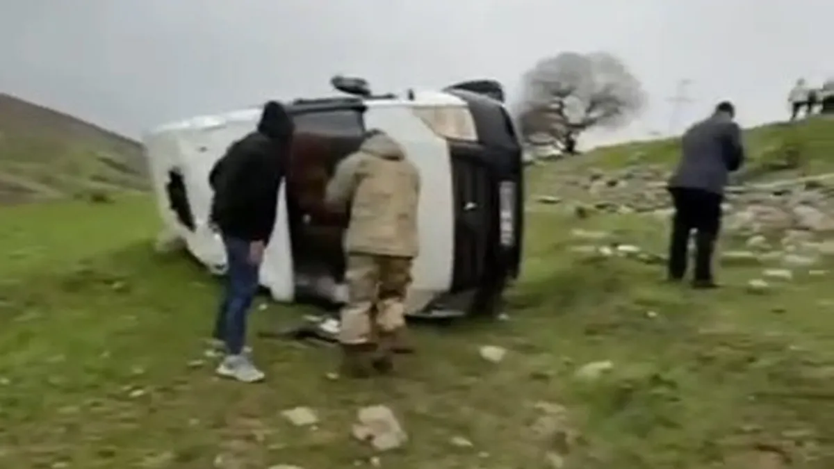 Şırnak’ta öğrenci servisi şarampole devrildi: 5 yaralı Şırnak’ta öğrenci servisi şarampole devrildi: 5 yaralı