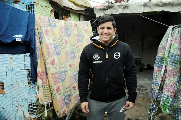 Şampiyon Kadir, kağıt toplamaya devam ediyor