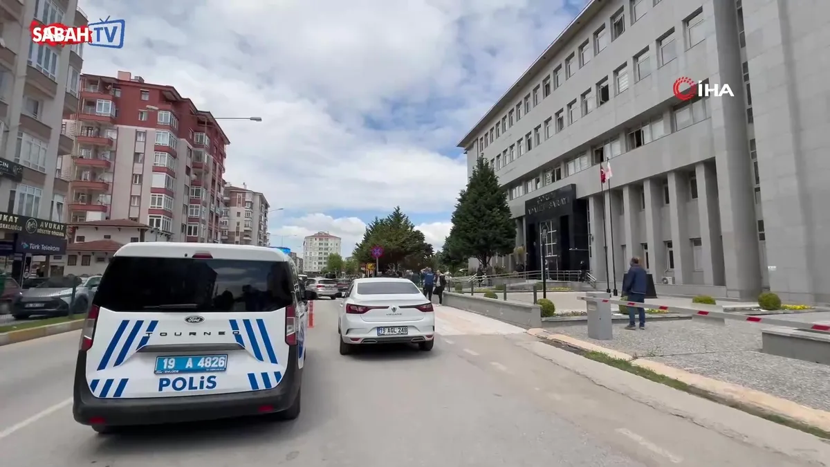 Güzellik salonunda mobil bankacılık tuzağı! Müşterilerinin adına kredi çeken şebeke çökertildi | Video videosunu izle Güzellik salonunda mobil bankacılık tuzağı! Müşterilerinin adına kredi çeken şebeke çökertildi | Video videosunu izle