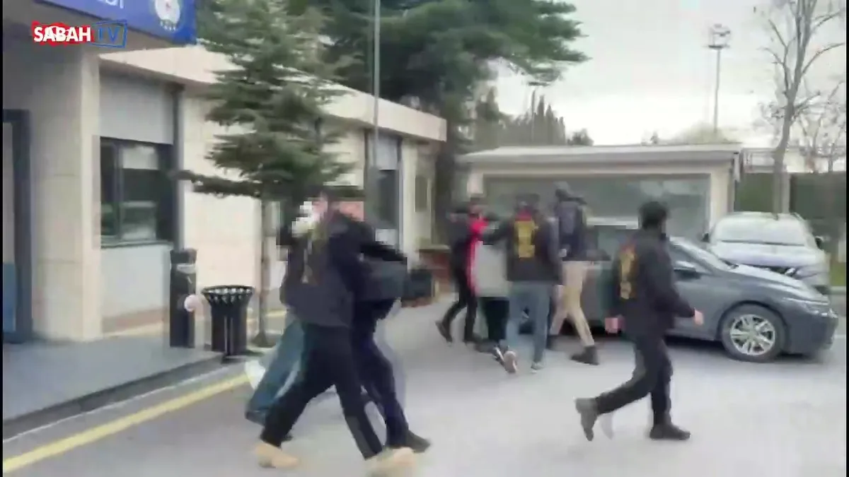 Fatih’te korkunç olay: 2 aylık bebek yaşamını yitirdi! Anne, baba, dede, anneanne gözaltında videosunu izle Fatih’te korkunç olay: 2 aylık bebek yaşamını yitirdi! Anne, baba, dede, anneanne gözaltında videosunu izle