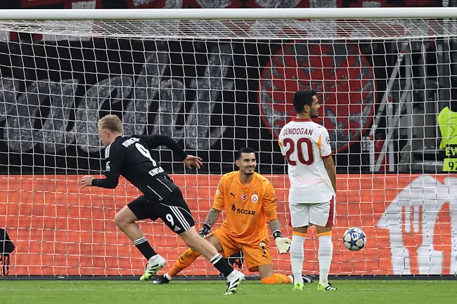 galatasaray-maglubiyetle-basladi-frankfurt-deplasmanindan-istedigini-alamadi-1758228803243.jpg