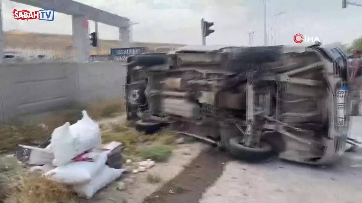 Ceylanpınar’da kamyonet devrildi: 2 yaralı | Video videosunu izle Ceylanpınar’da kamyonet devrildi: 2 yaralı | Video videosunu izle