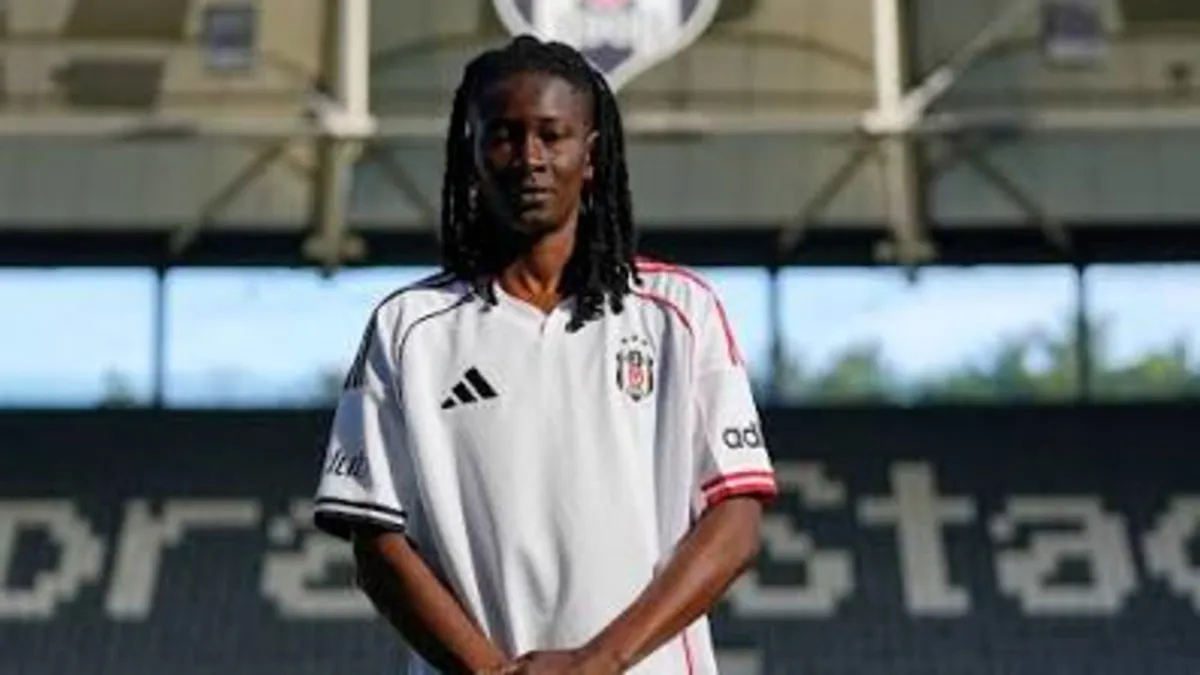 Beşiktaş Kadın Futbol Takımı oyuncuları sahadan ayrılırken