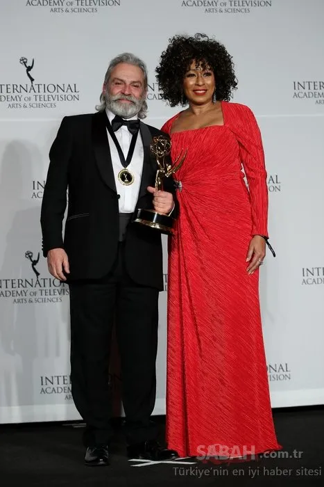 Usta oyuncu Haluk Bilginer Emmy Ödüllerinde En iyi Erkek Oyuncu seçildi! Haluk Bilginer Kendimden çok Türkiye için mutluyum