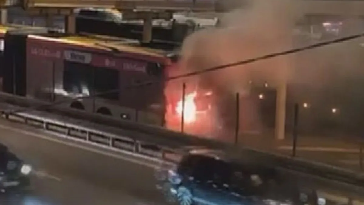 Kağıthane’de metrobüs yangını!