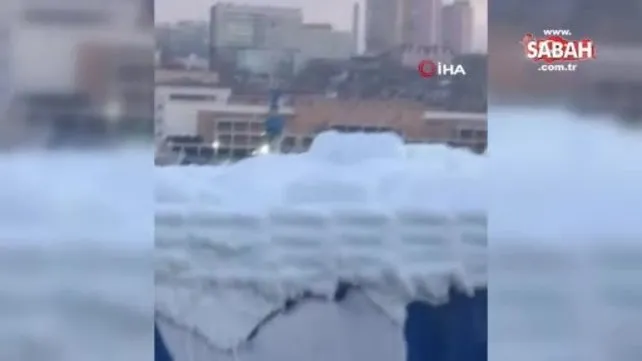 Rusya'ya giden gemideki otomobiller buz tuttu | Video