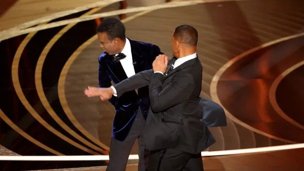 Oscar'da Will Smith, Chris Rock'a feci tokat! Oscar ödül töreninde sahnede skandal saldırı...
